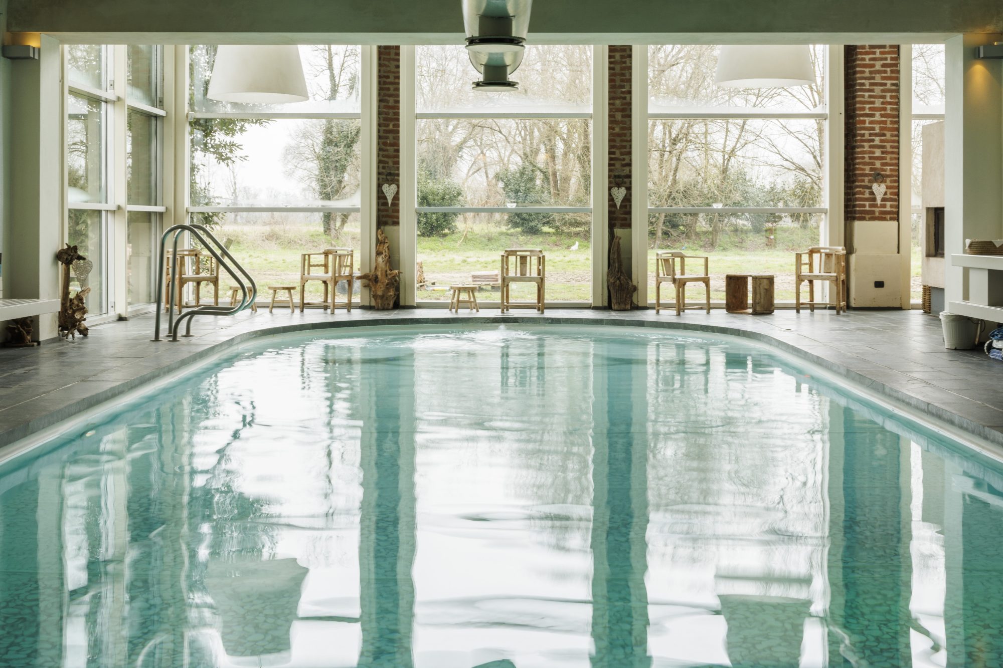 piscina interna della SPA di Cascina Caremma
